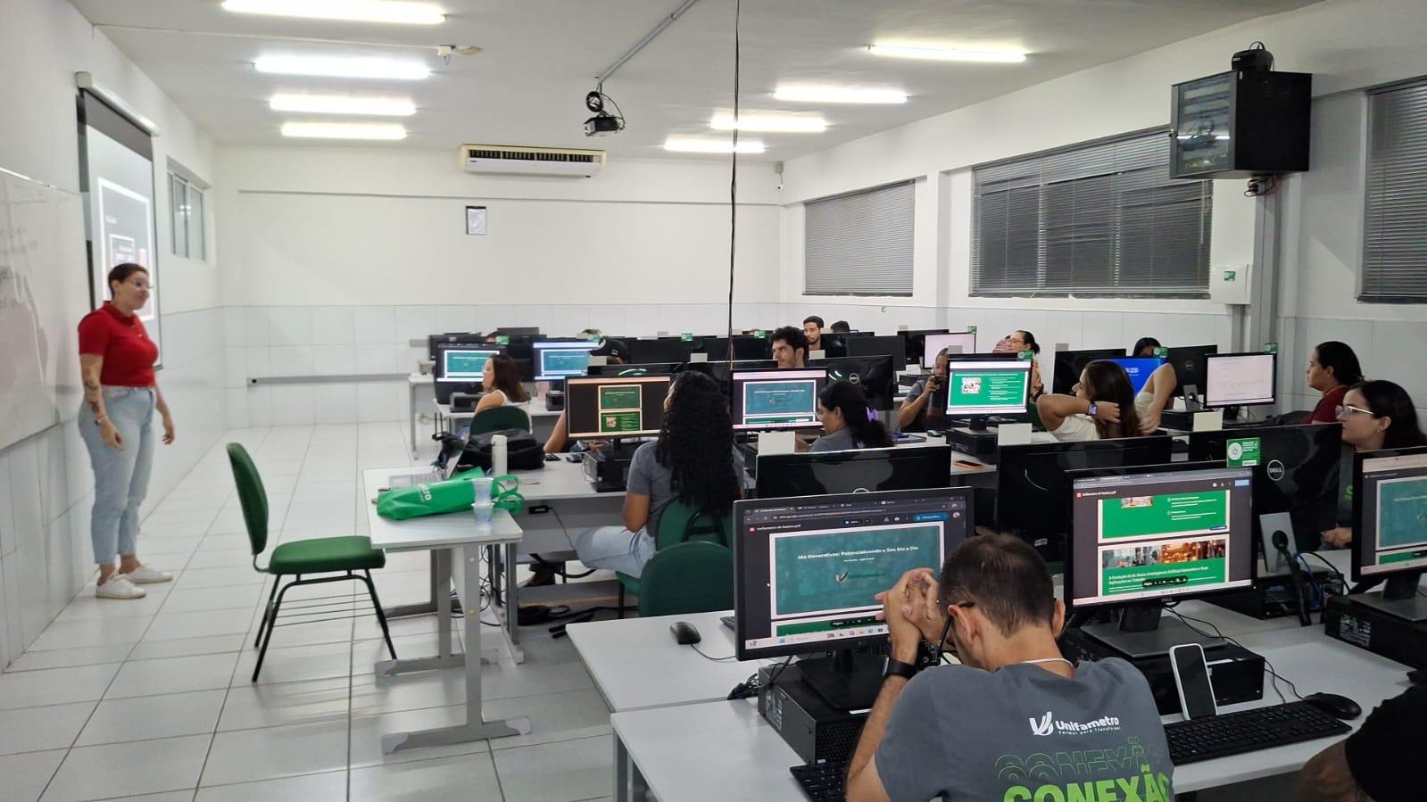 Oficina de IA Básica na Unifametro - Alunos em laboratório