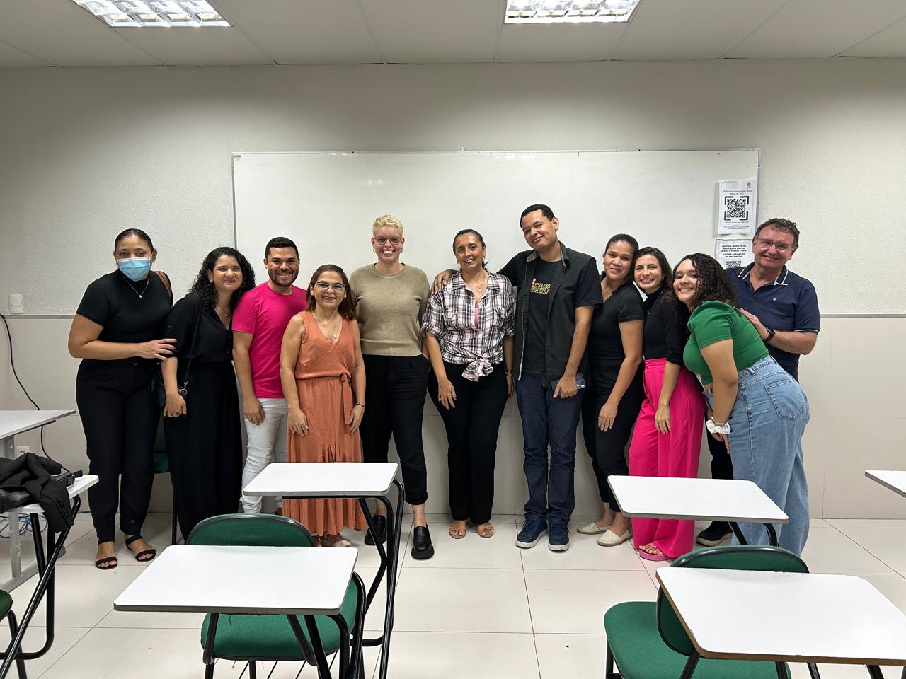 Vic Duarte palestrando sobre agilidade em um evento empresarial